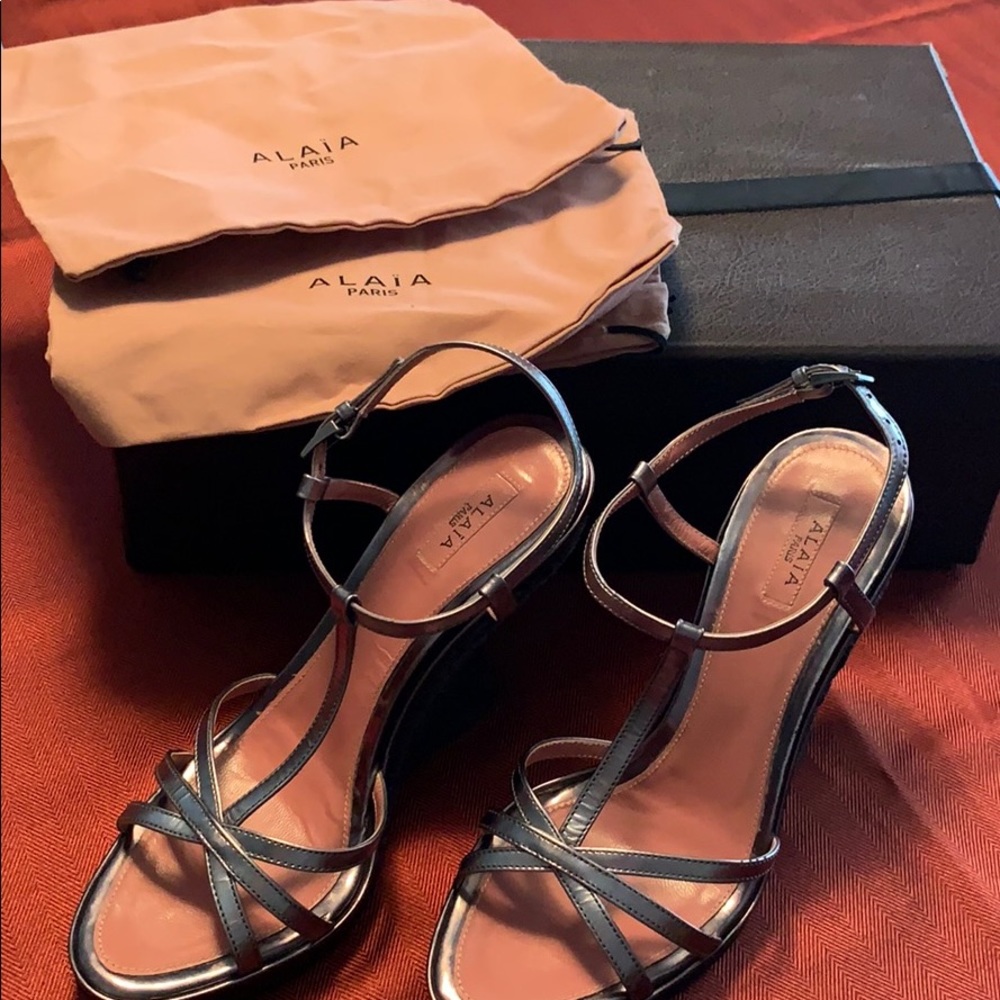 Alaia wedge 36